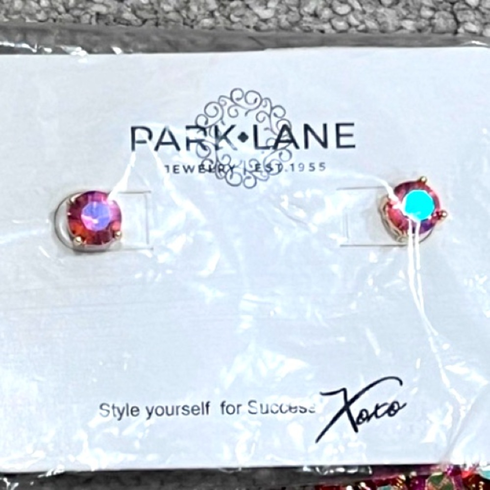 Park Lane Impression Stud earrings - iridescent coral.
